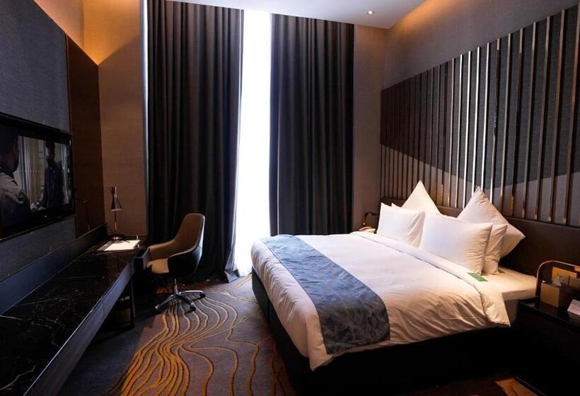 Suite, Ames