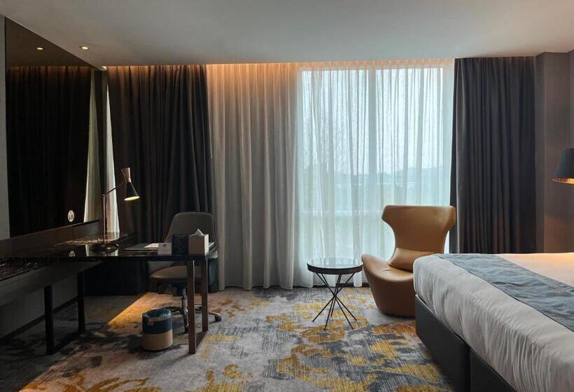 Chambre Executive, Ames