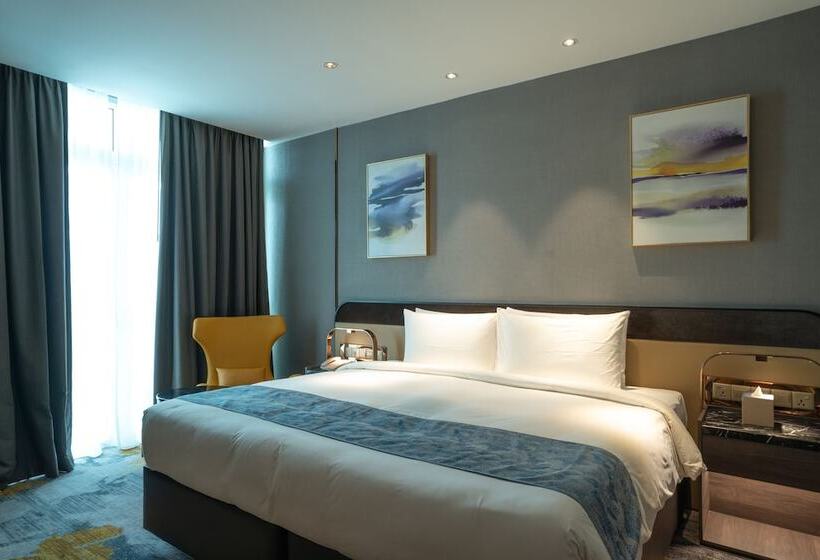 اتاق لوکس با تخت بزرگ, Ames