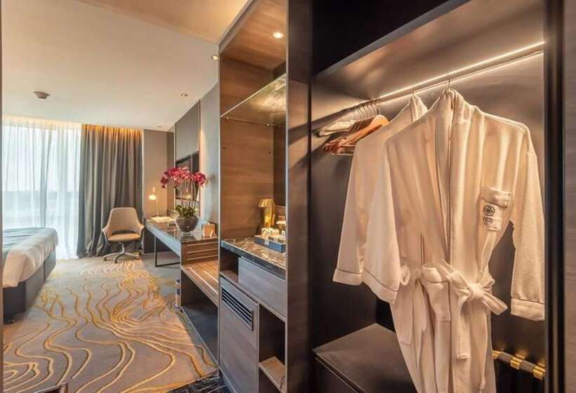 اتاق لوکس با تخت بزرگ, Ames