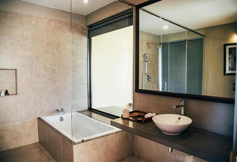 디럭스 스위트 킹 침대, Sigiriya King S Resort