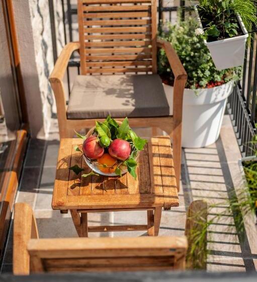 اتاق استاندارد, Twelve By Aycon