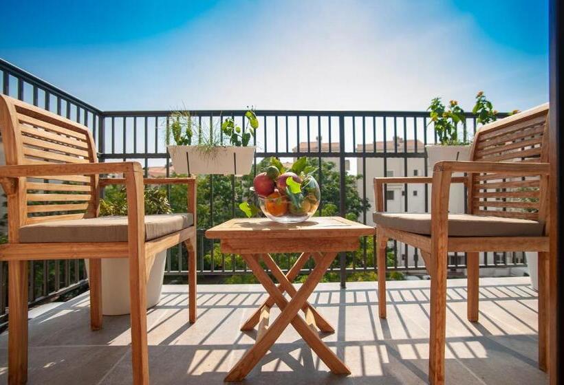 اتاق استاندارد, Twelve By Aycon