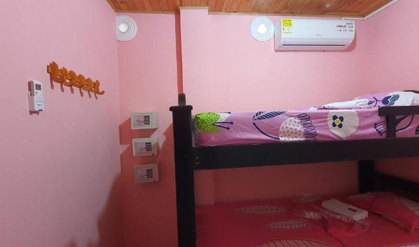 ルームシェアのワンベッド, Hostal Happy Day