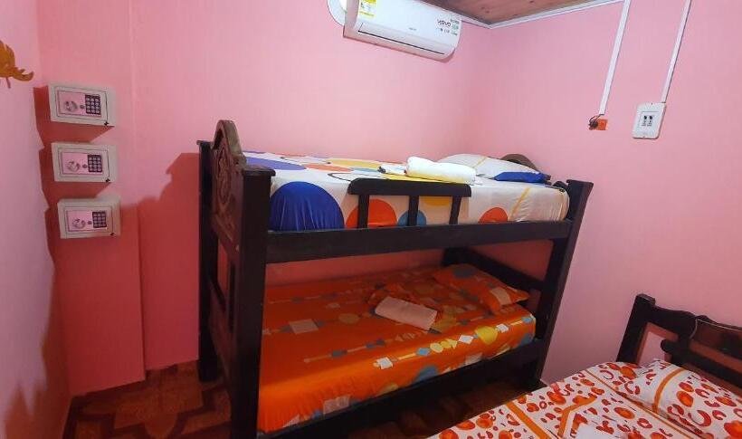 ルームシェアのワンベッド, Hostal Happy Day