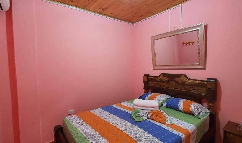 スーペリアールーム, Hostal Happy Day