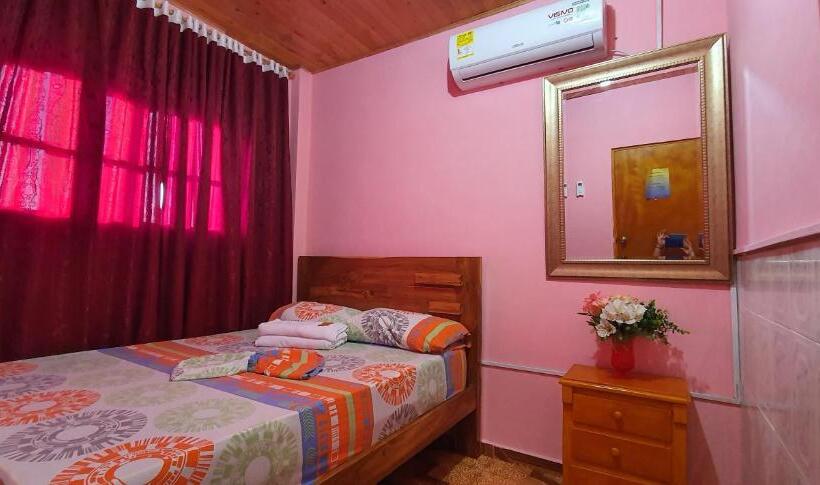 スーペリアールーム, Hostal Happy Day