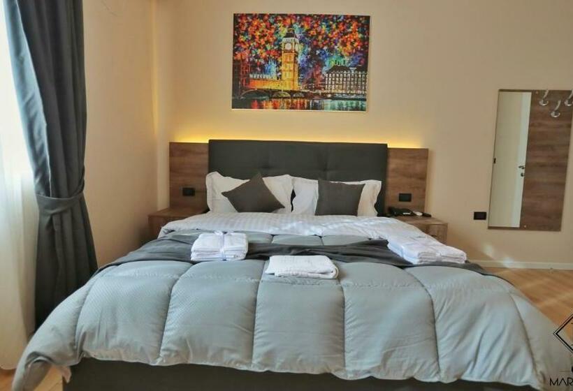 חדר דלוקס, Marion