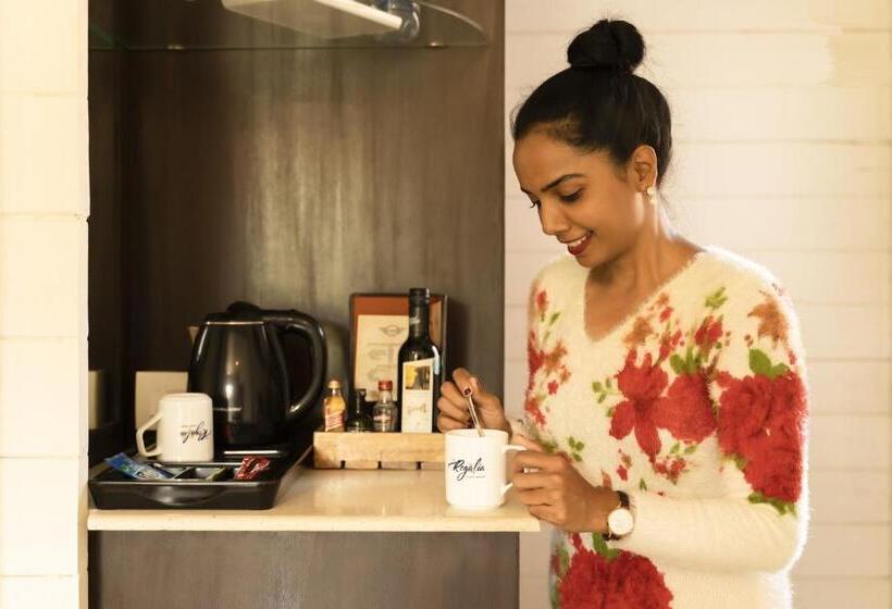 חדר סטנדרט נוף לבריכה, The Regalia Resort