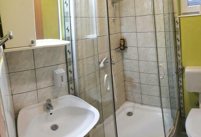 اتاق استاندارد با بالکن, Biser Apartmani