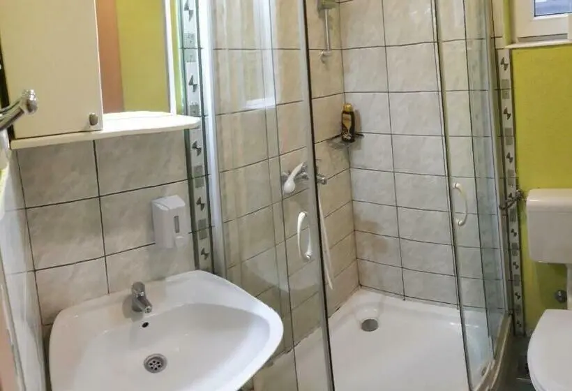اتاق استاندارد با بالکن, Biser Apartmani
