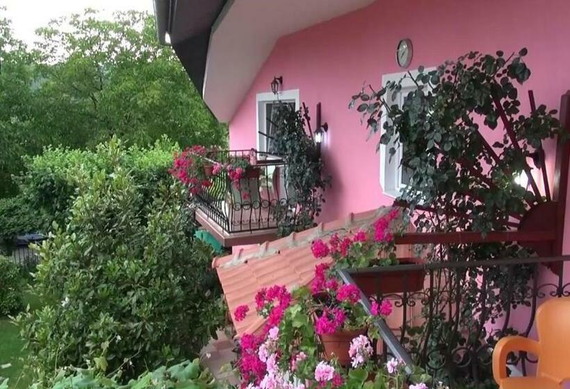 Standard Triple Room with Terrace, Biser Apartmani