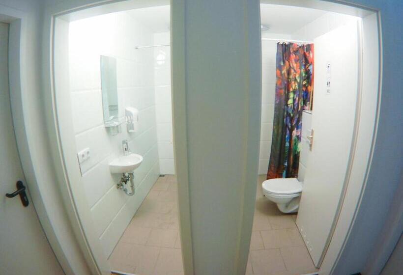 Economy Triple Room, Hostel & Monteurzimmer Bei Hansezimmer