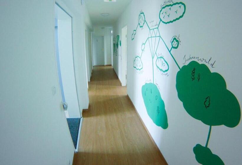 Economy Triple Room, Hostel & Monteurzimmer Bei Hansezimmer