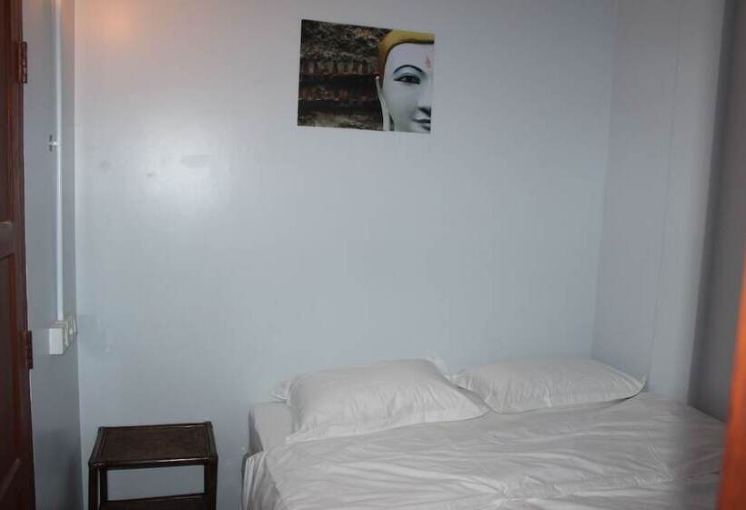 اتاق استاندارد, The Old Moulmein Hostel