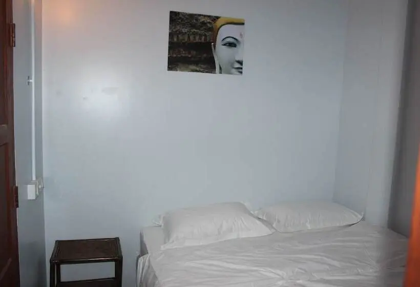 اتاق استاندارد, The Old Moulmein Hostel