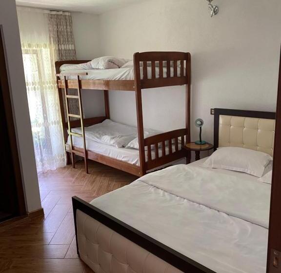 اتاق استاندارد چهار تخته, Guesthouse Demushi