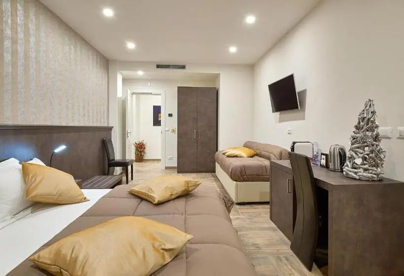Deluxe Neljän Hengen Huone, Ricaroka