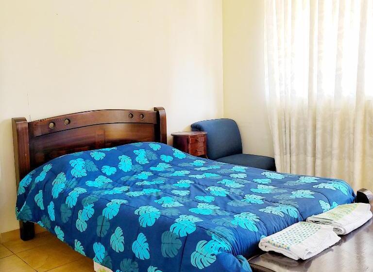 اتاق استاندارد, Roof Hostel