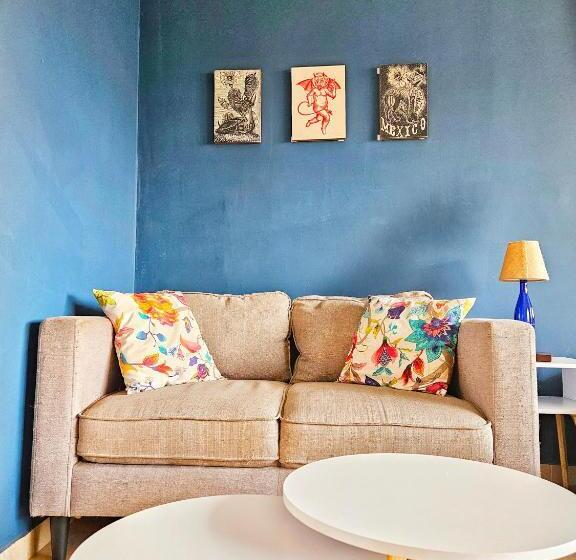 استودیو استاندارد با بالکن, Roof Hostel