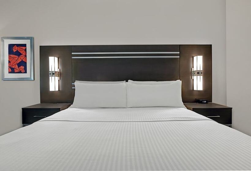 适合残疾人士使用的套间, Holiday Inn Express & Suites Memorial – Citycentre, An Ihg