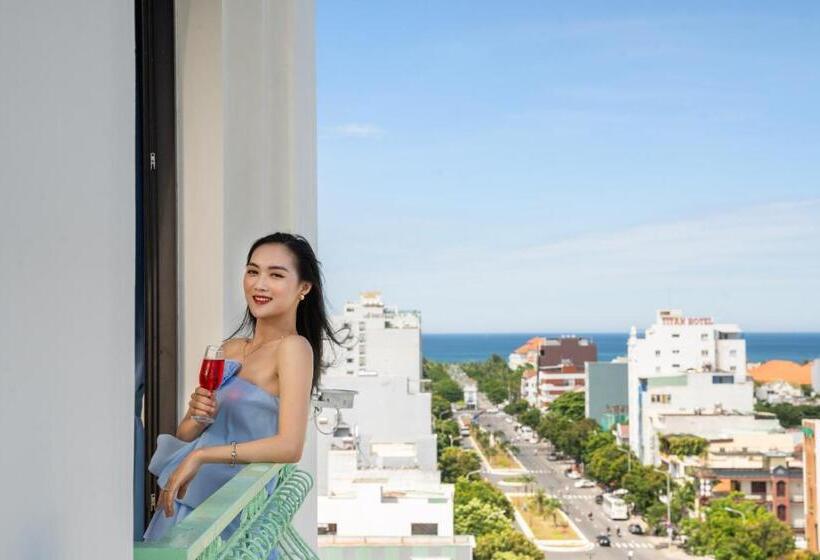 اتاق خانوادگی, Nostalgia Boutique