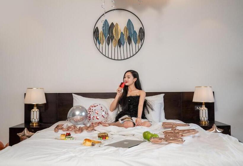 استودیوی استاندارد, Nostalgia Boutique