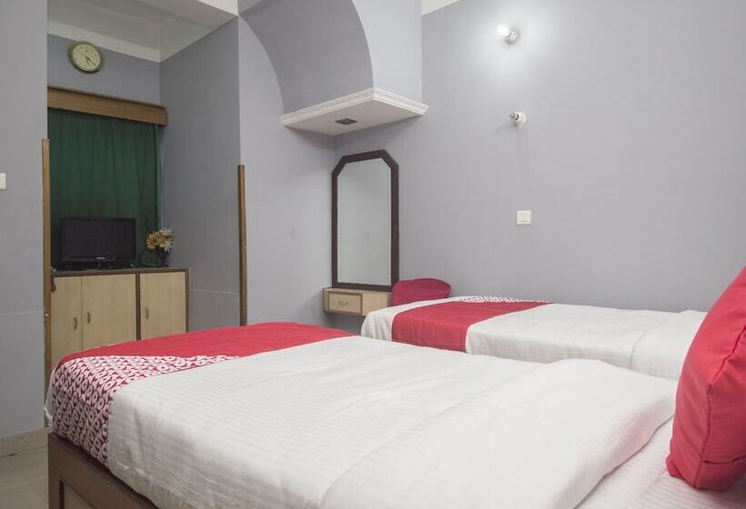 اتاق استاندارد, Oyo 16041 Hotel Golden Moments