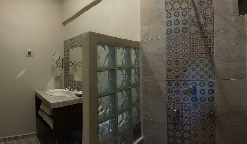 带大床的标准间, Peregrina