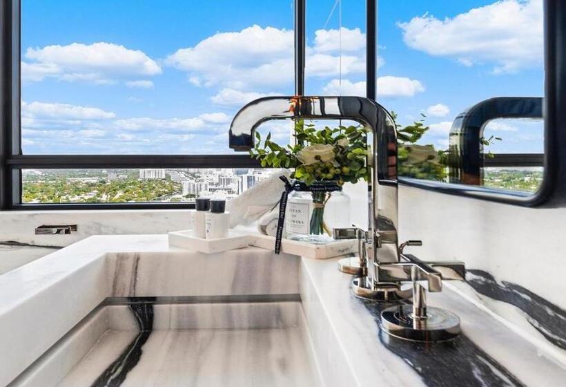 침실 4개 아파트, Oceanview Private Condo At The Setai 1705