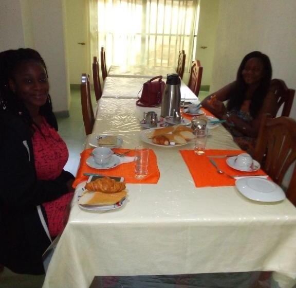 اتاق راحتی سه تخته, Amazing Grace Residence