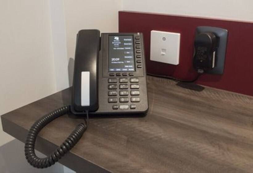 اتاق خانوادگی, Tecno Boutique