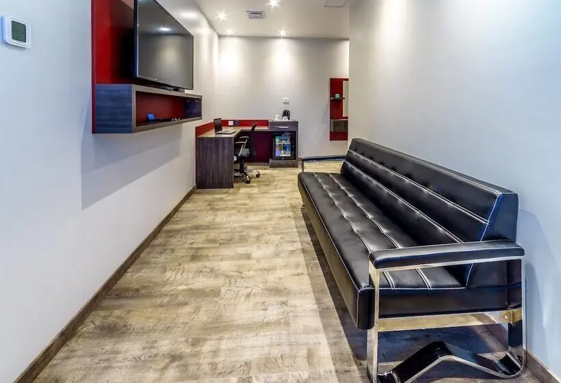 اتاق خانوادگی, Tecno Boutique