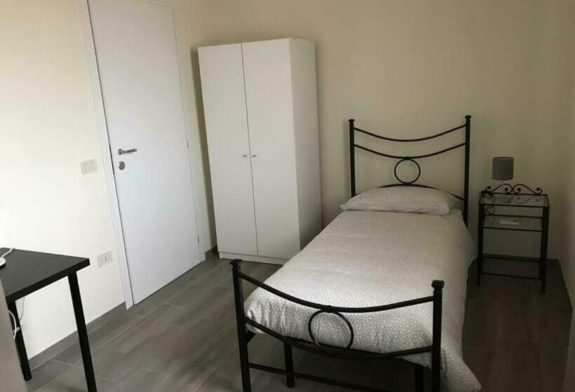اتاق استاندارد یک نفره, Via Venezia Accomodating Solutions