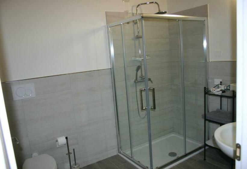 스탠다드 룸 킹사이즈 침대, Via Venezia Accomodating Solutions