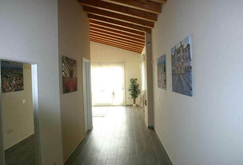اتاق لوکس با تخت بزرگ, Via Venezia Accomodating Solutions