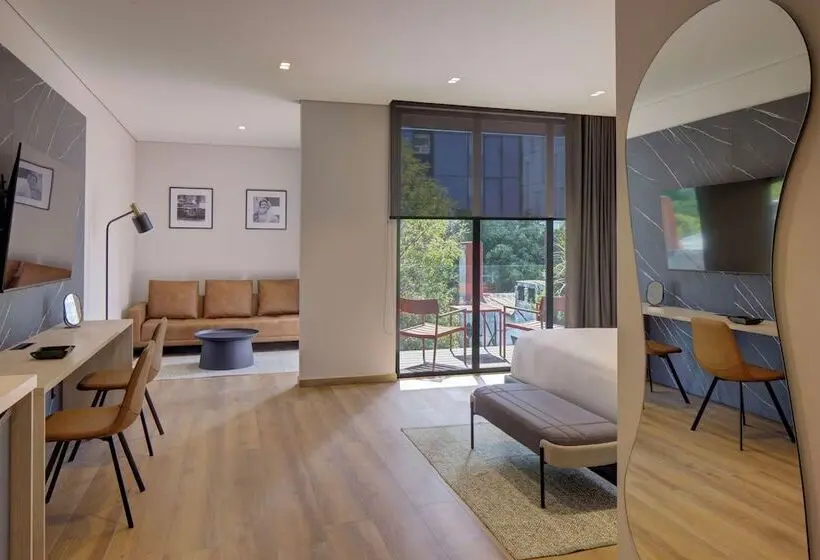 ジュニアスイート, Ubicuo Mexico City