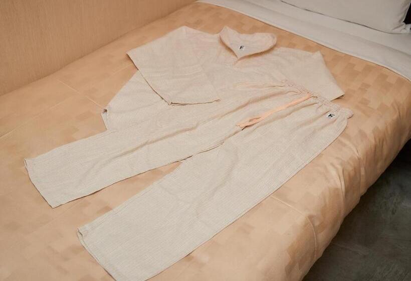 חדר סטנדרד יחיד חדר אמבטיה משותף, Grand Cabin Hotel Naha Oroku