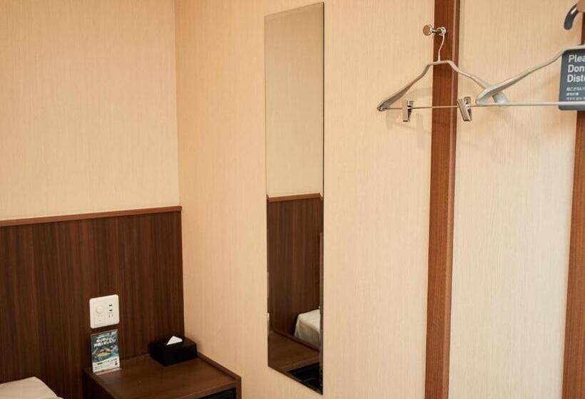 带共用卧室公用房间的床, Grand Cabin Hotel Naha Oroku