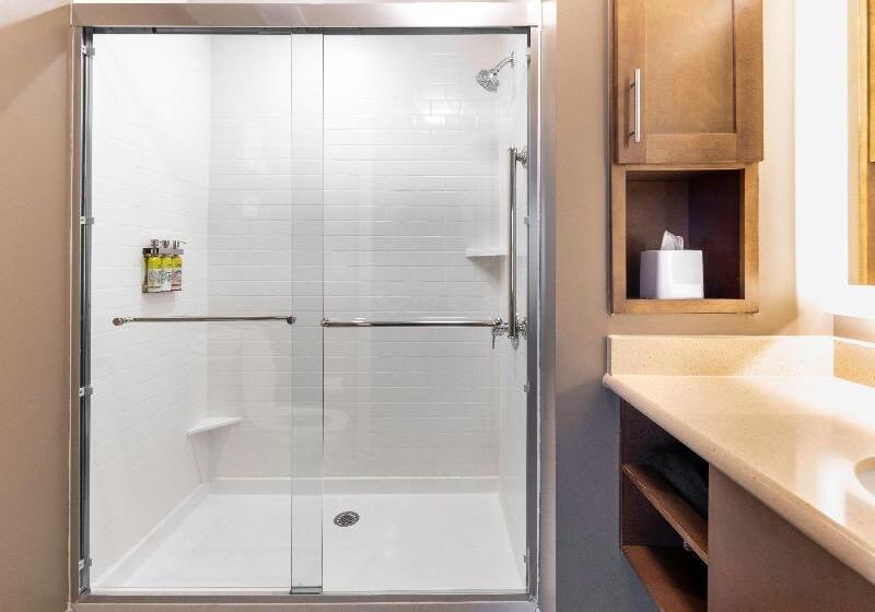 스위트 킹사이즈 침대, Staybridge Suites Montgomery   Downtown, An Ihg