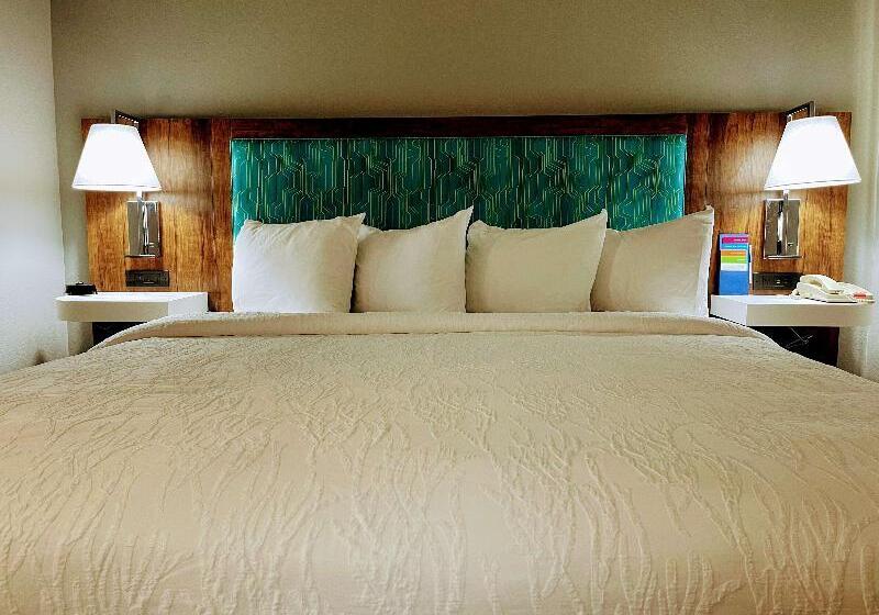 스탠다드 룸, Staybridge Suites Montgomery   Downtown, An Ihg