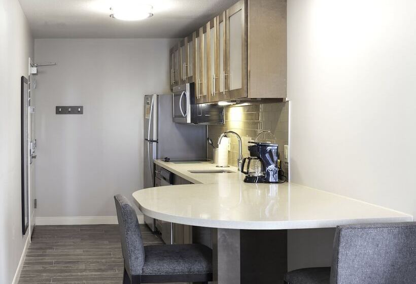 带2个卧室的套房, Staybridge Suites Montgomery   Downtown, An Ihg