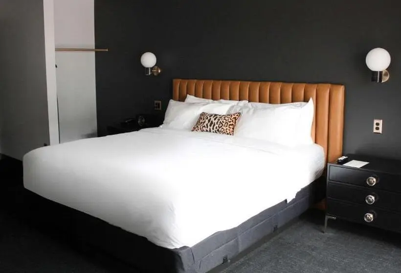 キングサイズベッドのスタンダードルーム, The Inn Hotel, Ascend Hotel Collection
