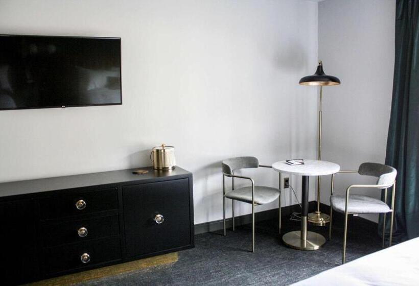 غرفه قياسيه سريرين مزدوجين, The Inn Hotel, Ascend Hotel Collection