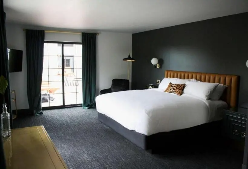 身障者適用キングサイズベッドルーム, The Inn Hotel, Ascend Hotel Collection