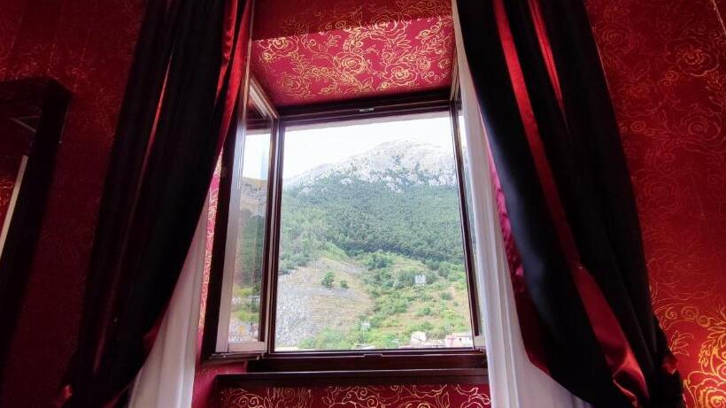 سوییت جونیور, Mastrodattia