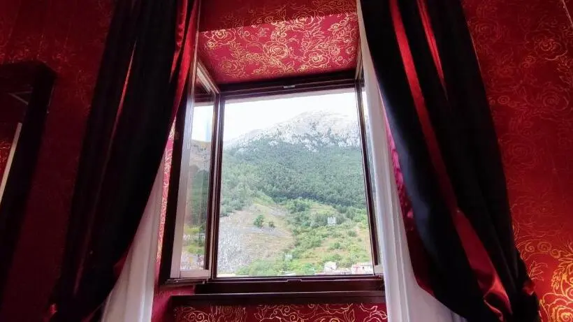 سوییت جونیور, Mastrodattia