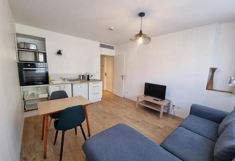 דירת חדר, Oskar