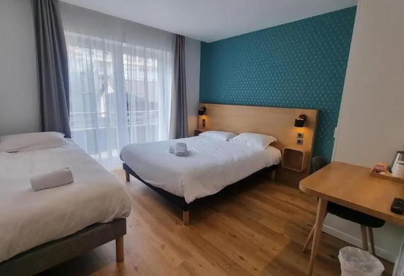 Standard Kolmen Hengen Huone, Oskar