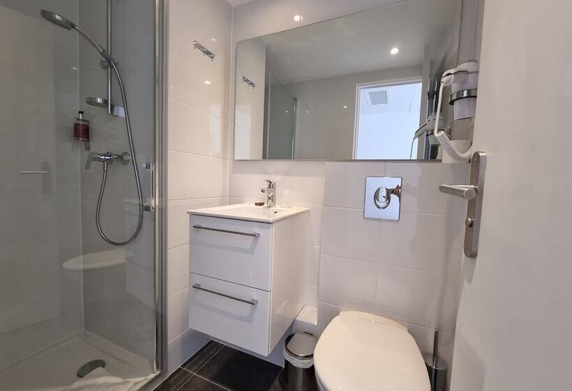 חדר סטנדרט, Oskar